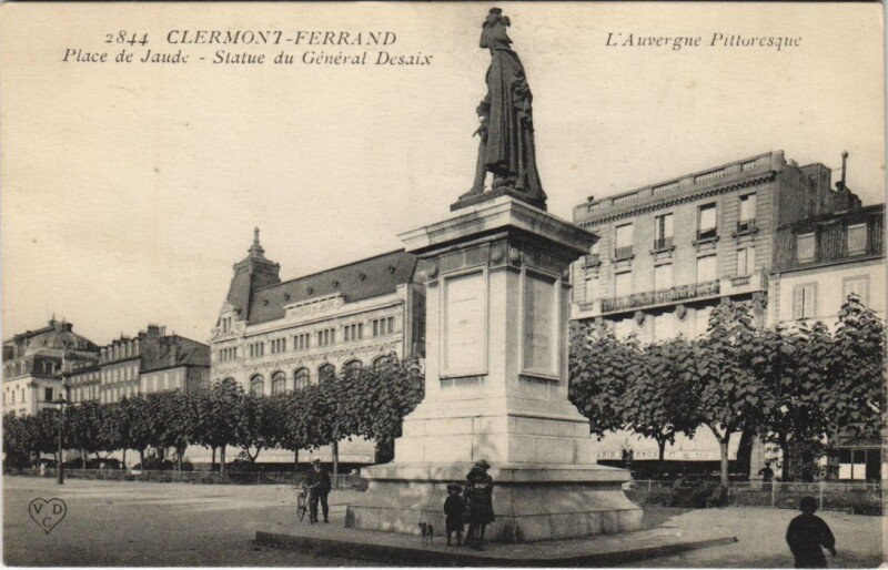 Carte postale ancienne Clermont Ferrand Statue du General Desaix à Clermont-Ferrand
