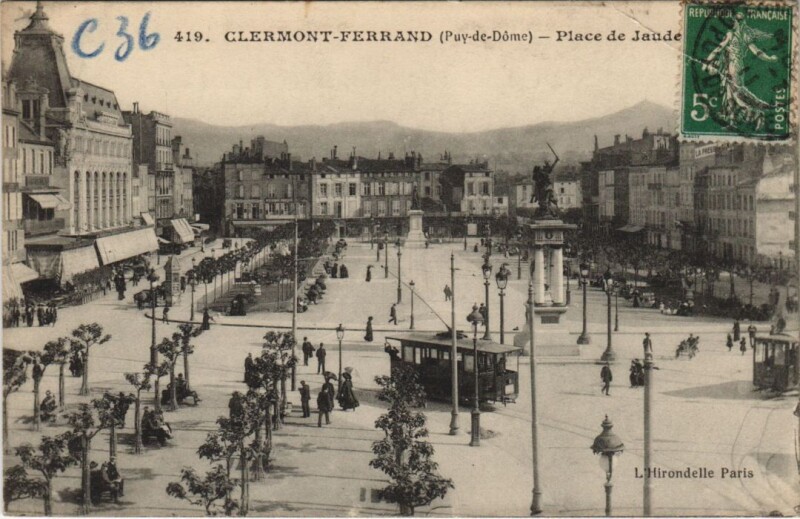 Carte postale ancienne Clermont Ferrand Place de Jaude à Clermont-Ferrand