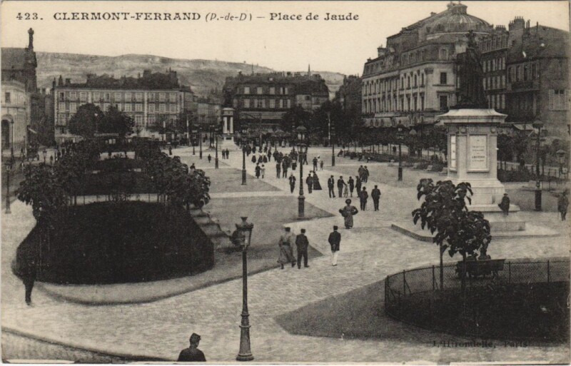 Carte postale ancienne Clermont Ferrand Place de Jaude à Clermont-Ferrand