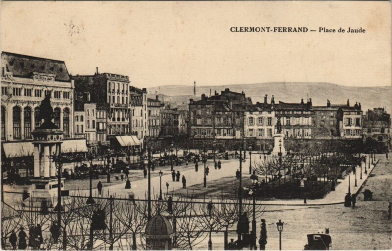 Carte postale ancienne Clermont Ferrand Place de Jaude à Clermont-Ferrand