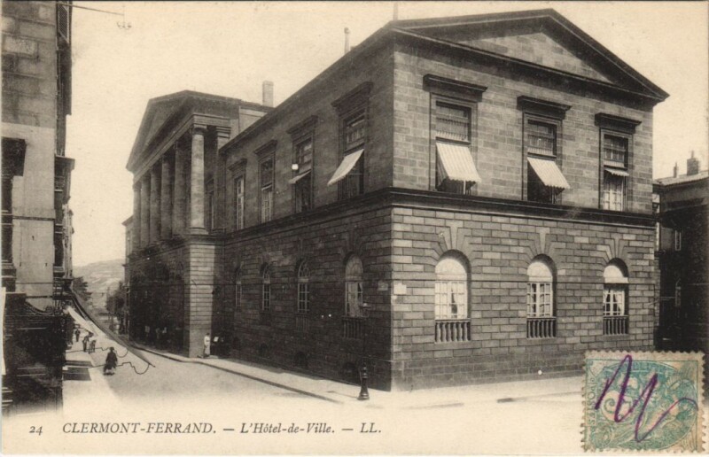 Carte postale ancienne Clermont Ferrand Hotel de Ville à Clermont-Ferrand