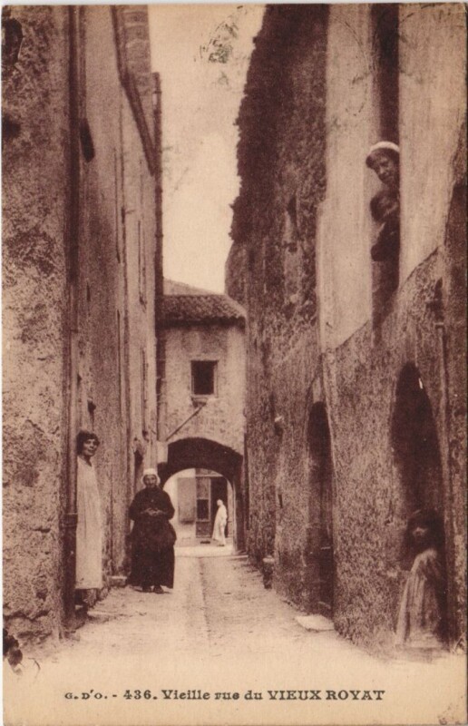 Carte postale ancienne Royat vieille rue à Royat