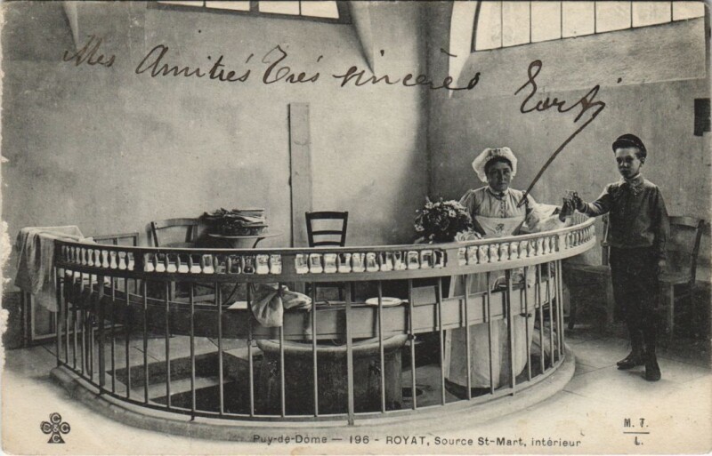 Carte postale ancienne Royat Source Saint-Mart , interieur à Royat