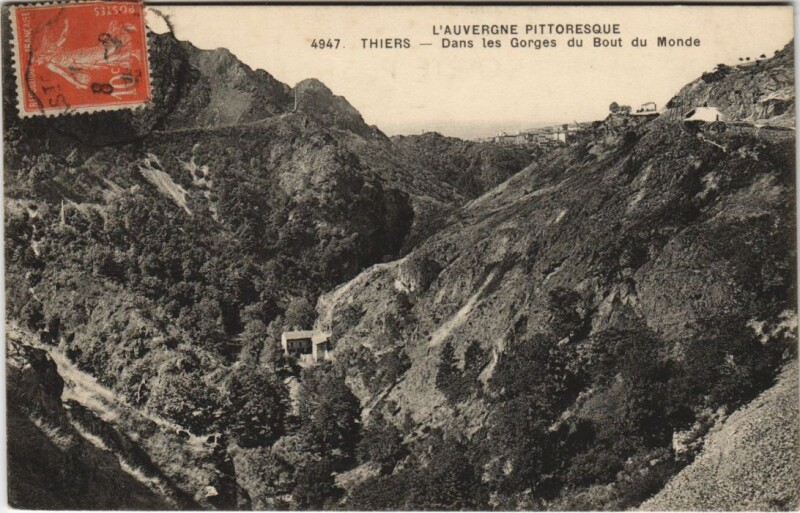 Carte postale ancienne Thiers Dans les Gorges du Bout du Monde à Thiers