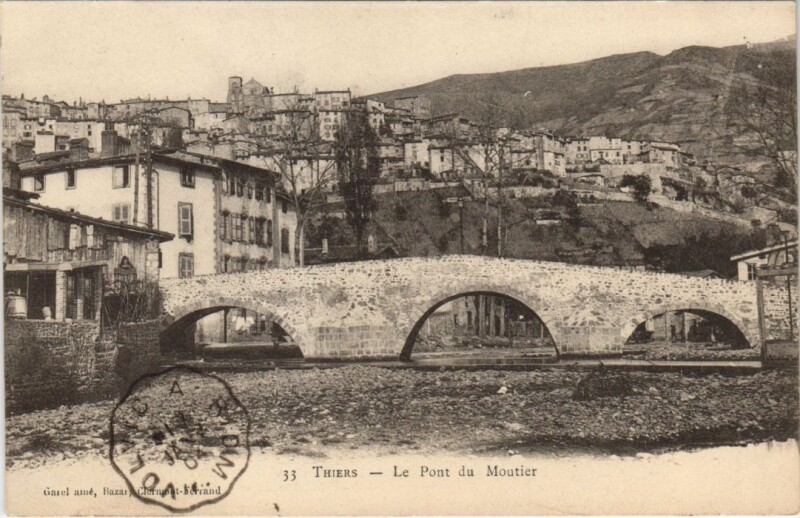 Carte postale ancienne Thiers Pont du Montier à Thiers