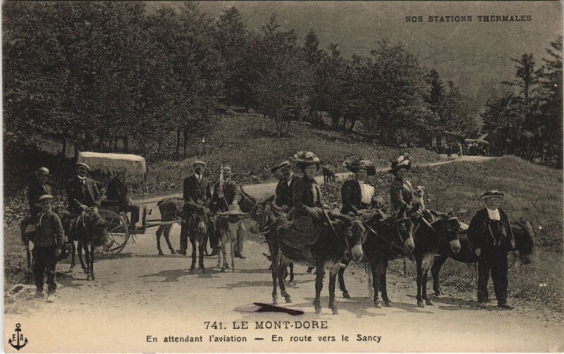 Carte postale ancienne Le Mont Dore En attendant l'aviation à Mont-Dore