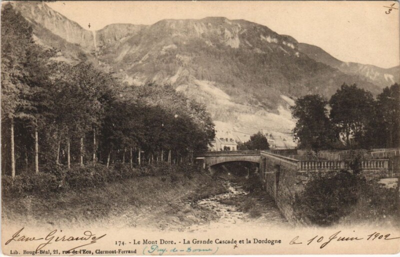 Carte postale ancienne Le Mont Dore Grande Cascade et la Dordogne à Mont-Dore
