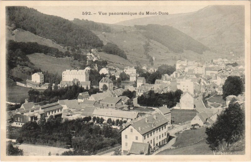 Carte postale ancienne Le Mont Dore vue panoramique à Mont-Dore