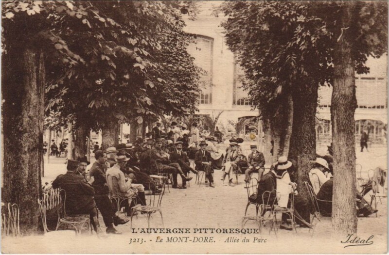 Carte postale ancienne Le Mont Dore Allee du Parc à Mont-Dore