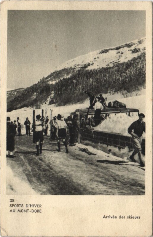 Carte postale ancienne Le Mont Dore Arrivee des skieurs à Mont-Dore