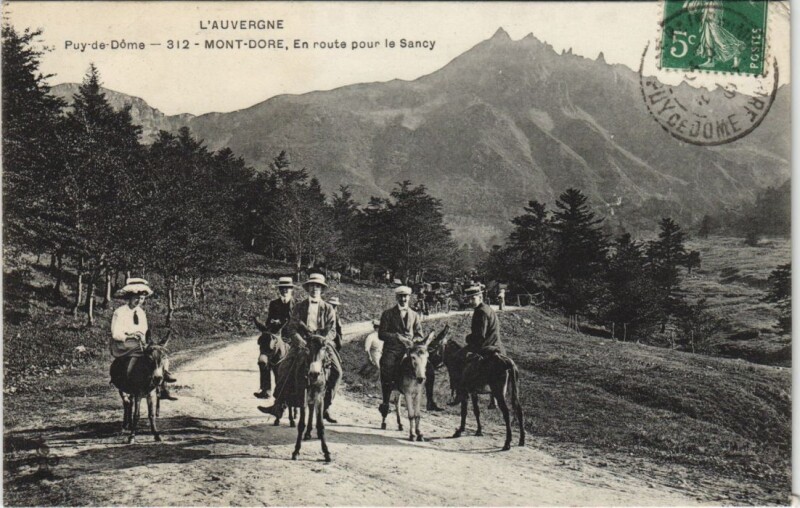 Carte postale ancienne Le Mont Dore En route pour le Sancy à Mont-Dore