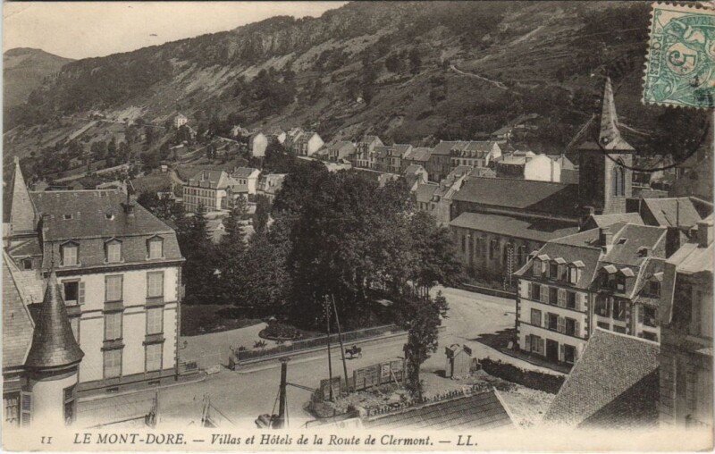 Carte postale ancienne Le Mont Dore Villas et Hotels de la Route de Clermont à Mont-Dore