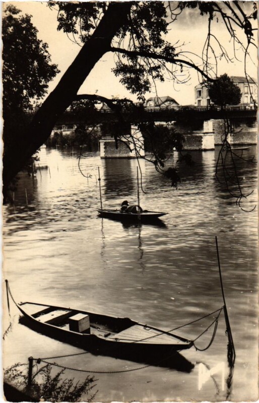 Carte postale ancienne Choisy le Roi Au fil de l'eau pres du pont France à Choisy-le-Roi