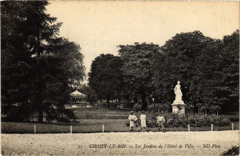Carte postale ancienne Choisy le Roi Les Jardins de l'Hotel de Ville France à Choisy-le-Roi