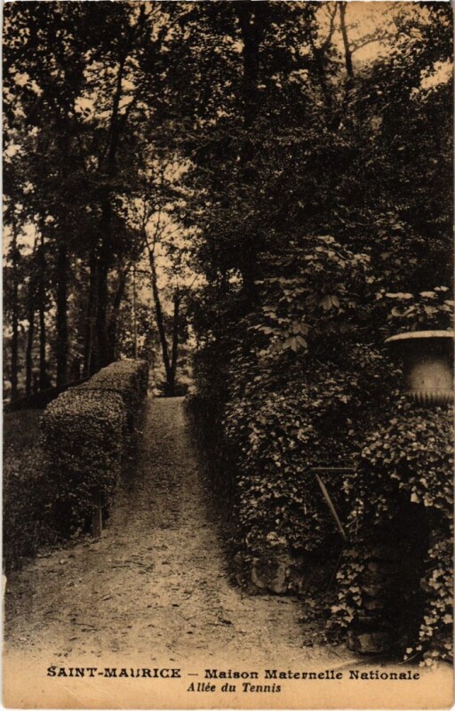 Carte postale ancienne St.Maurice Maison Maternelle Nationale France