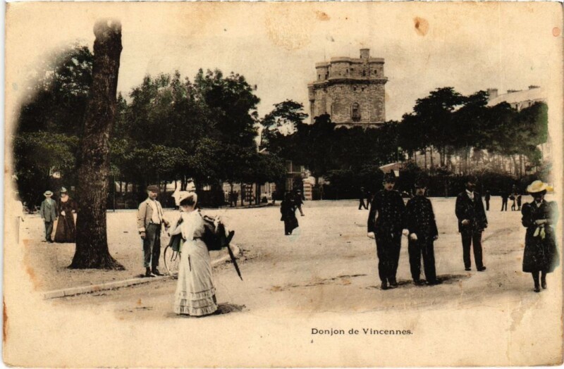 Carte postale ancienne Donjon de Vincennes France à Vincennes