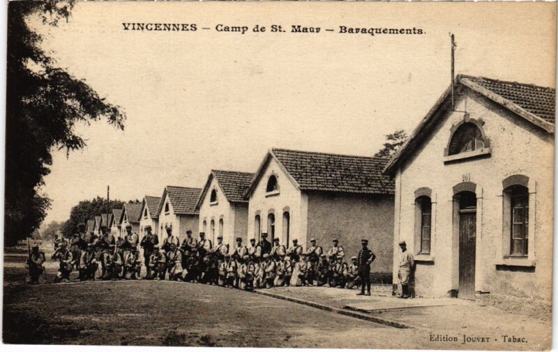 Carte postale ancienne Vincennes Camp de St.Maur, Baraquements France à Vincennes