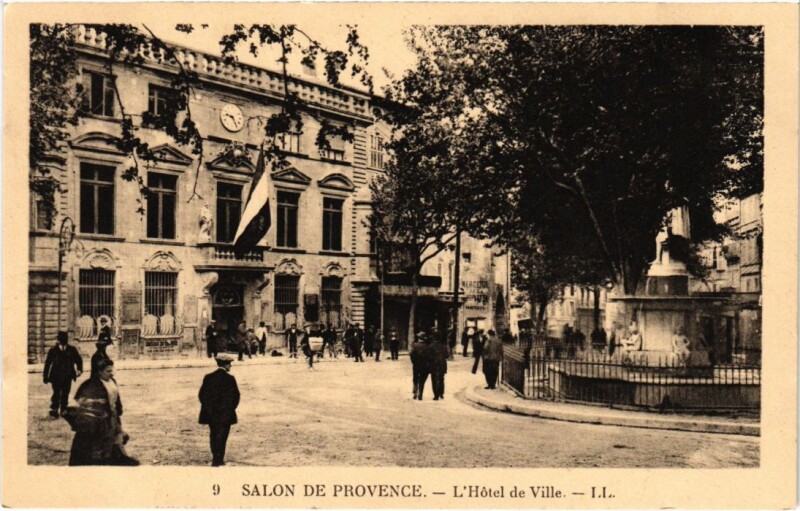 Carte postale ancienne Salon-de-Provence L'Hotel de Ville à Salon-de-Provence
