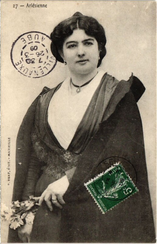 Carte postale ancienne Arles Arlesienne - Femme - Type à Arles