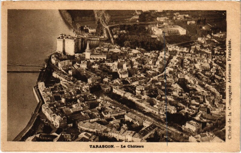 Carte postale ancienne Tarascon Le Chateau à Tarascon