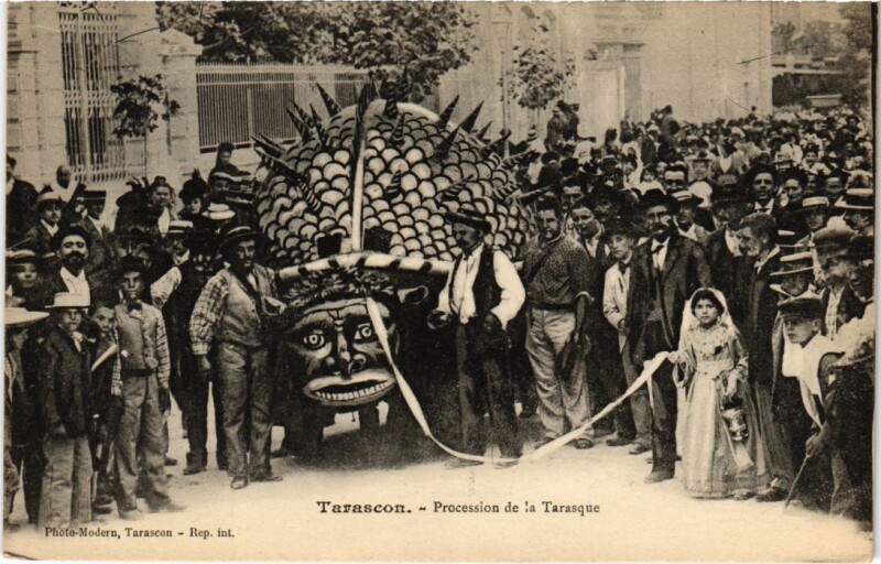 Carte postale ancienne Tarascon Procession de la Tarasque à Tarascon
