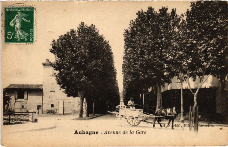 Carte postale ancienne Aubagne Avenue de la Gare à Aubagne