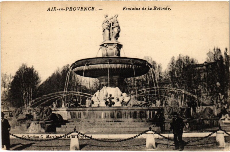 Carte postale ancienne Aix-en-Provence Fontaine de la Rotonde à Aix-en-Provence