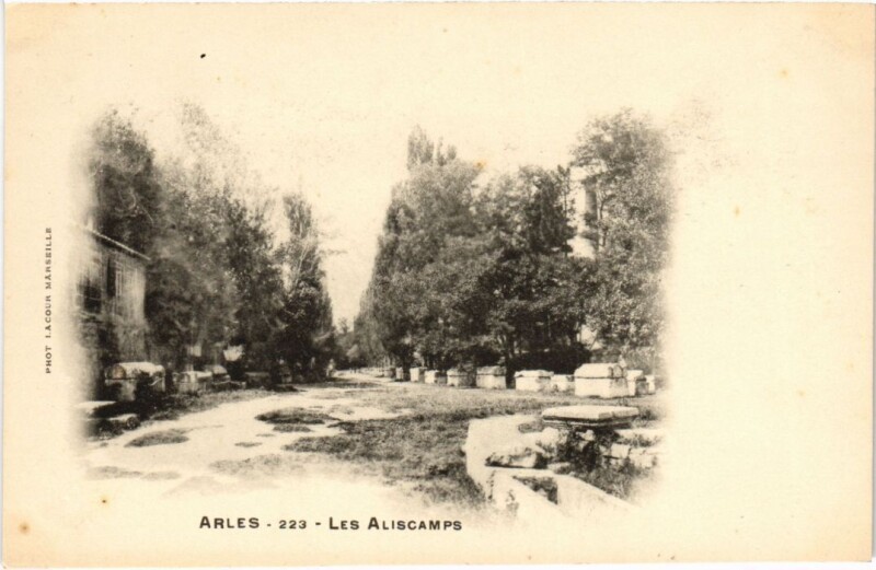 Carte postale ancienne Arles Les Alyscamps à Arles