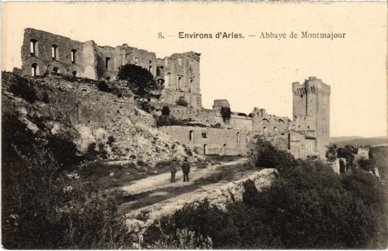 Carte postale ancienne Arles Environs - Abbaye de Montmajour à Arles