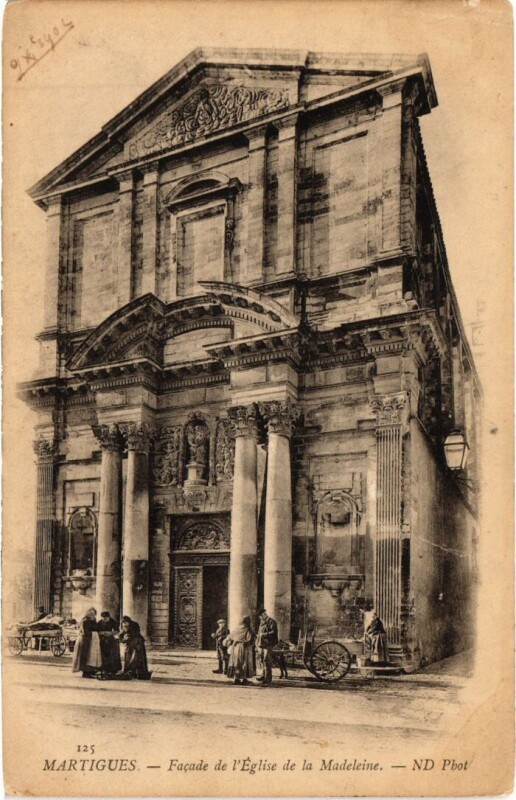 Carte postale ancienne Martigues Facade de l'Eglise de la Madeleine à Martigues
