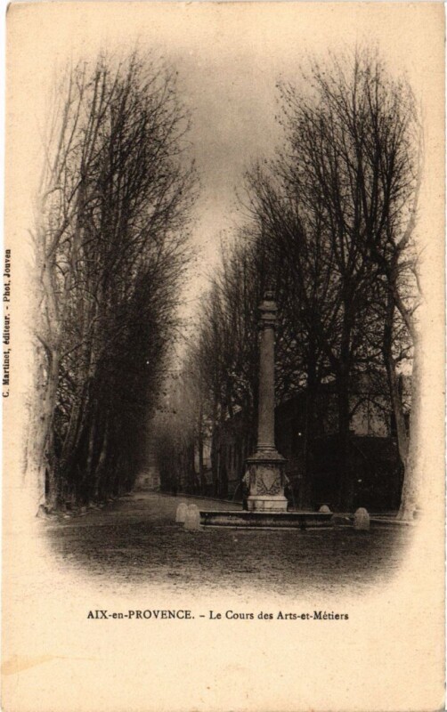 Carte postale ancienne Aix-en-Provence Le Cours des Arts-et-Metiers à Aix-en-Provence