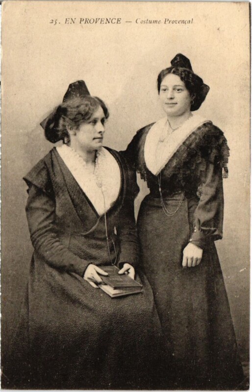 Carte postale ancienne En Provence - Costume Provencal - Femmes - Types
