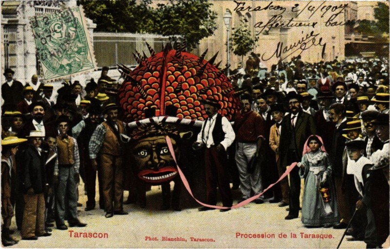 Carte postale ancienne Tarascon Procession de la Tarasque à Tarascon