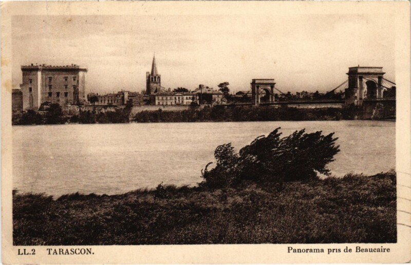 Carte postale ancienne Tarascon Panorama pris de Beaucaire à Tarascon