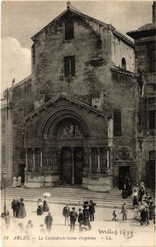 Carte postale ancienne Arles La Cathedrale Saint-Trophime à Arles