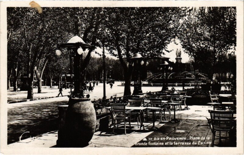 Carte postale ancienne Aix-en-Provence Place de la Grande Fontaine - Terrasse du Casino à Aix-en-Provence