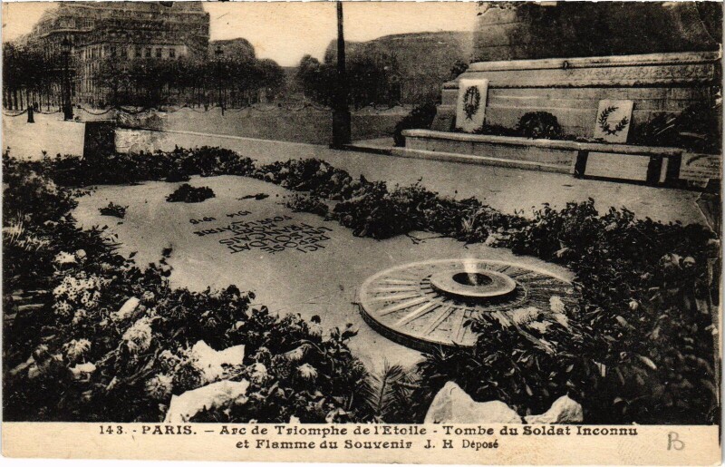 Carte postale ancienne Paris Arc de Triomphe Tombe du Soldat Inconnu