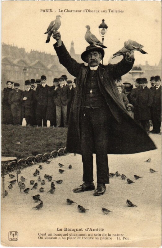 Carte postale ancienne Paris Le Charmeur D'Oiseaux Aux Tuileries Le Banquet D'Amitie à Paris