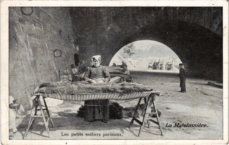 Carte postale ancienne Paris Petits Metiers La Matelassiere à Paris