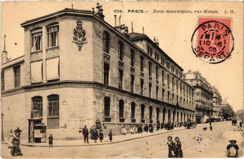 Carte postale ancienne Ecole municipale, rue Monge à Paris 5e