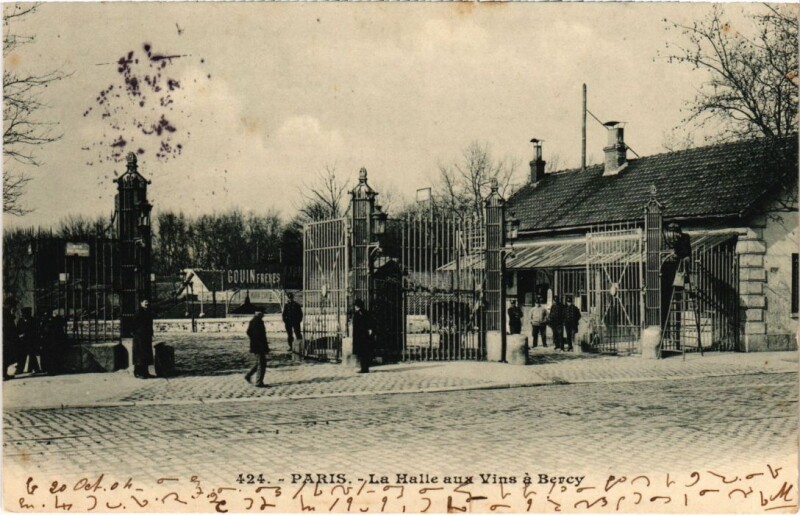 Carte postale ancienne Paris 12e Halle aux Vins a Bercy à Paris 12e