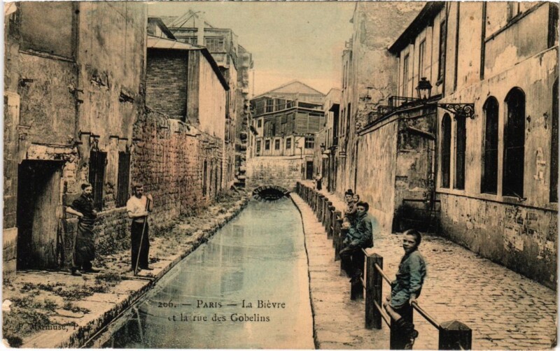 Carte postale ancienne La Bièvre et la rue des Gobelins à Paris 13e