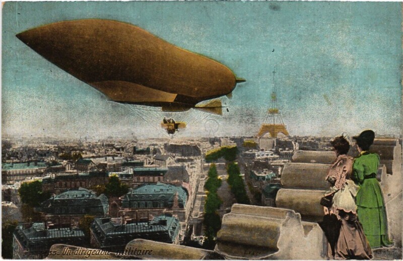 Carte postale ancienne Paris 8e Un dirigeable Militaire à Paris 8e