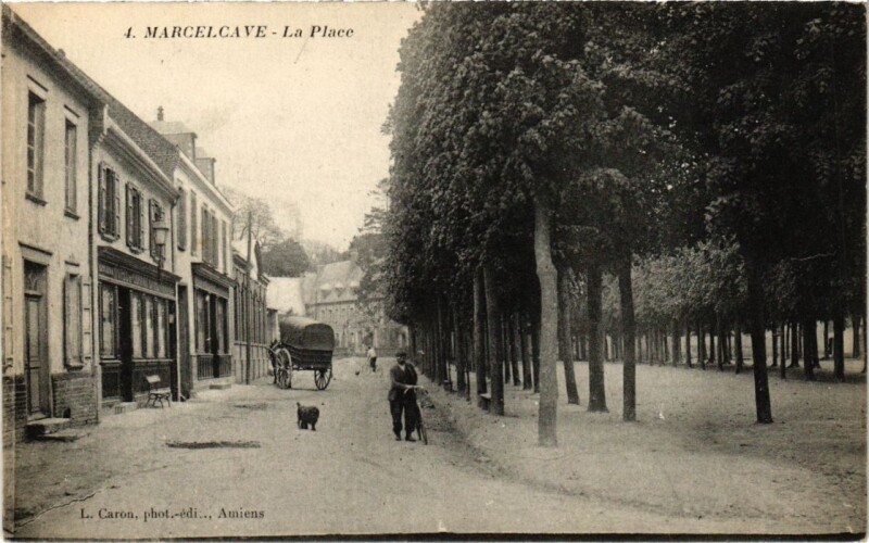 Carte postale ancienne Marcelcave La Place à Marcelcave