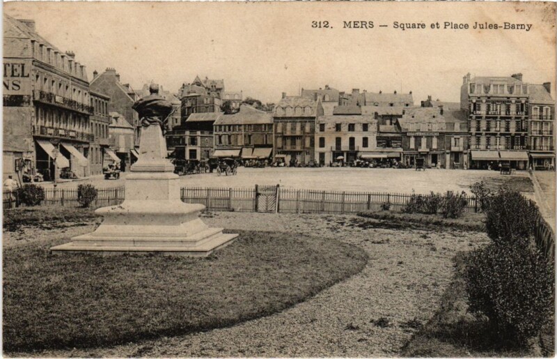 Carte postale ancienne Mers-les-Bains Square et Place Jules-Barny à Mers-les-Bains