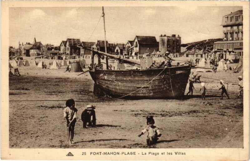Carte postale ancienne Fort-Mahon-Plage La Plage et les Villas à Fort-Mahon-Plage