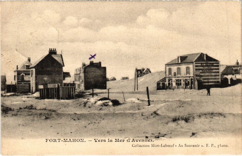Carte postale ancienne Fort-Mahon-Plage vers la Mer - L'Avenue à Fort-Mahon-Plage