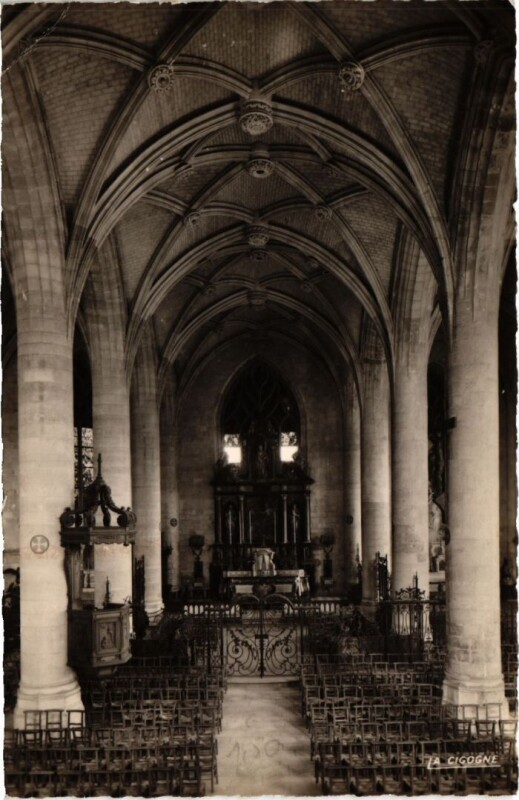 Carte postale ancienne Peronne Interieur de l'Eglise