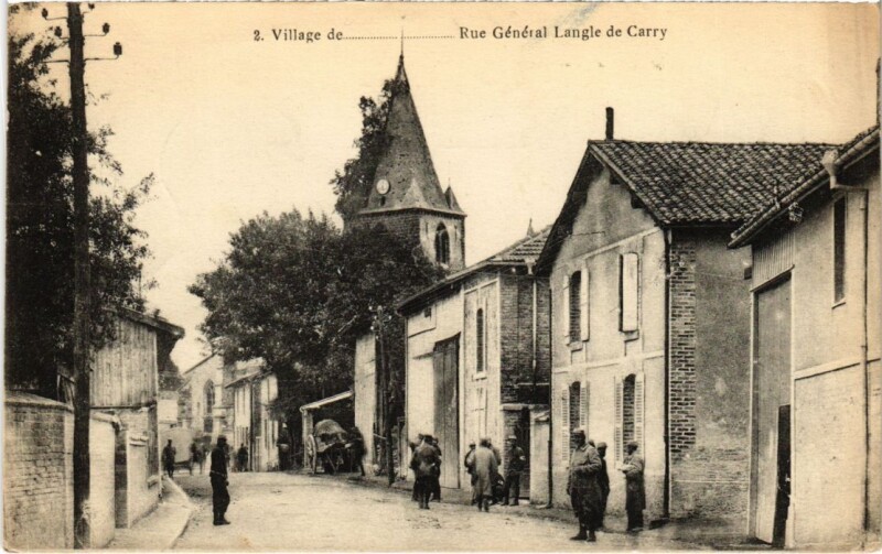 Carte postale ancienne Somme-Suippe Suippes - Rue General Langle de Carry