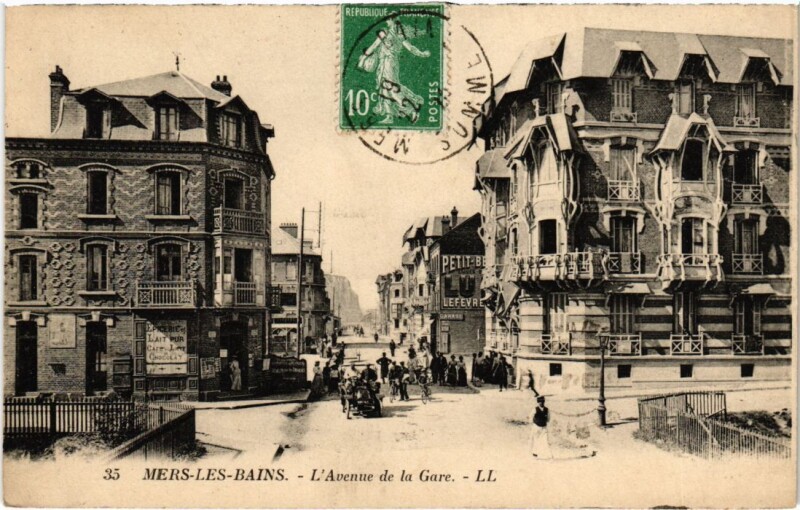 Carte postale ancienne Mers-les-Bains L'Avenue de la Gare à Mers-les-Bains